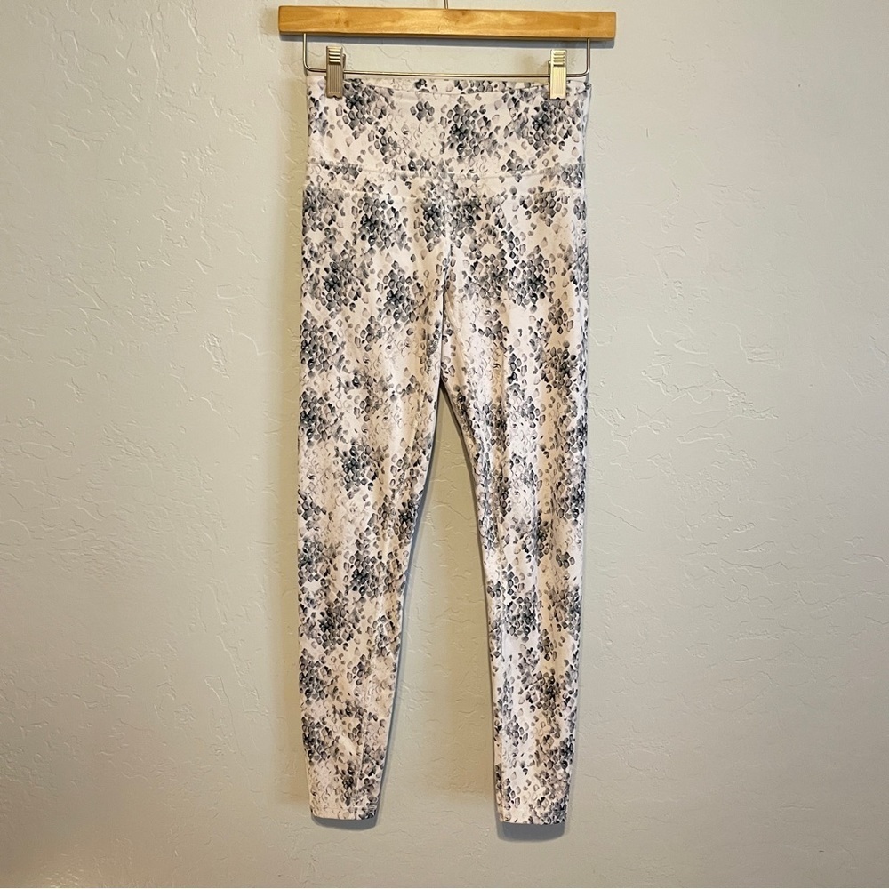Varley Women's Mid Rise White Grey Snakeskin Printed Leggings Size‎ X-Small